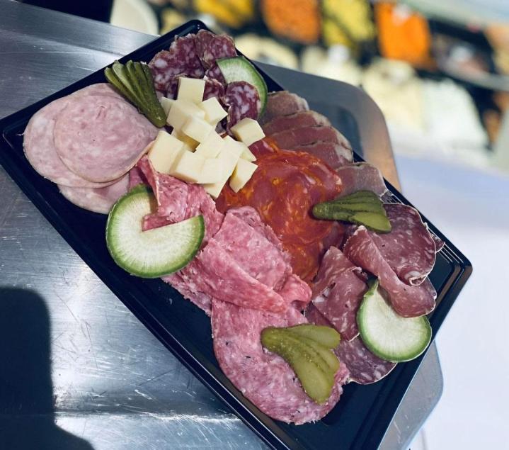 Buffet froid sur mesure pour une réception réussie.